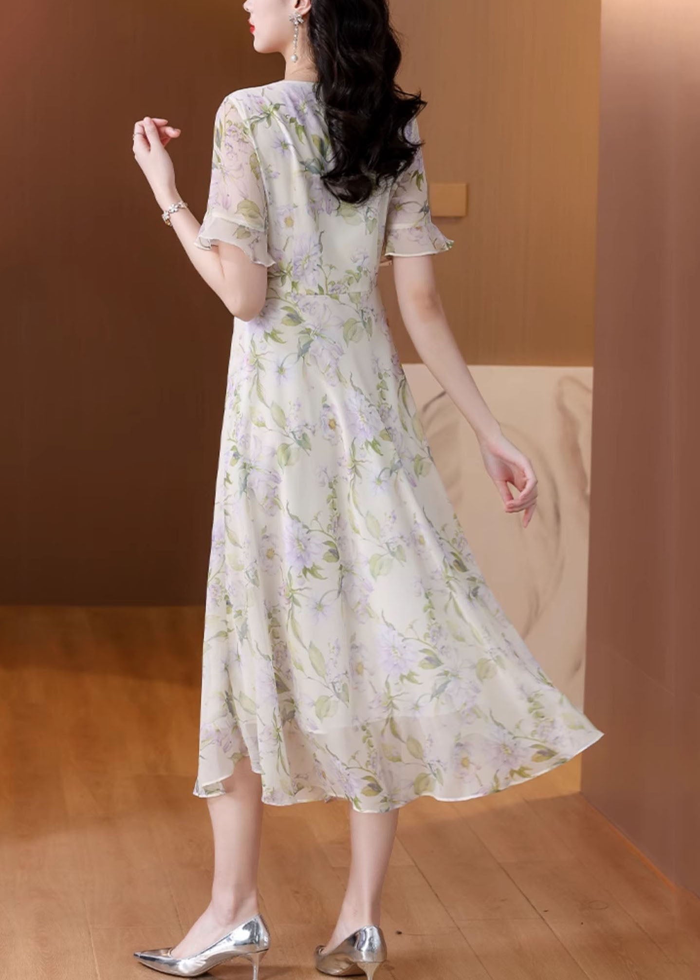 Classic Vintage Dress with a Flattering Fit