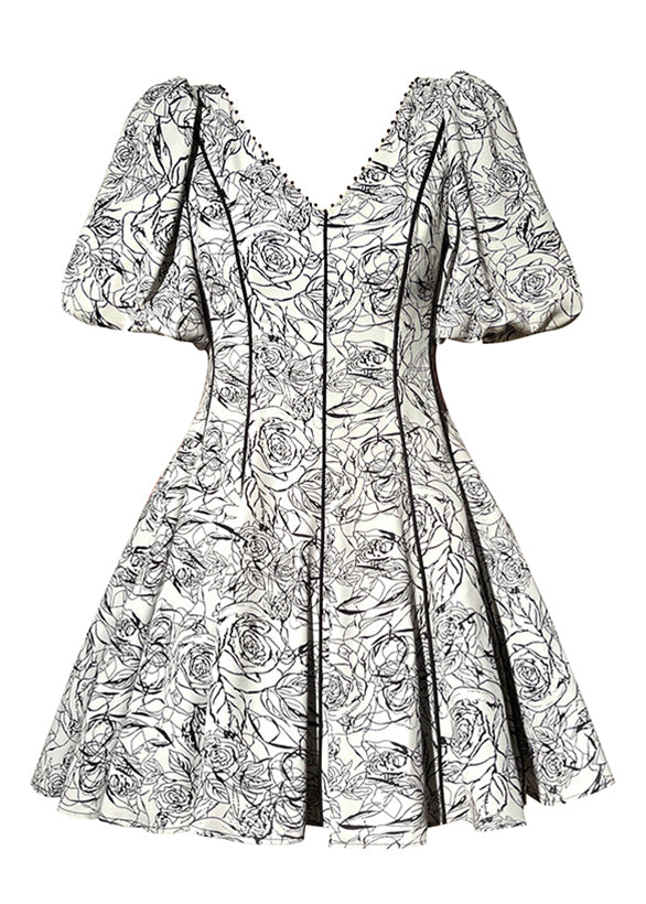 Effortlessly Elegant Dress with a Timeless Design