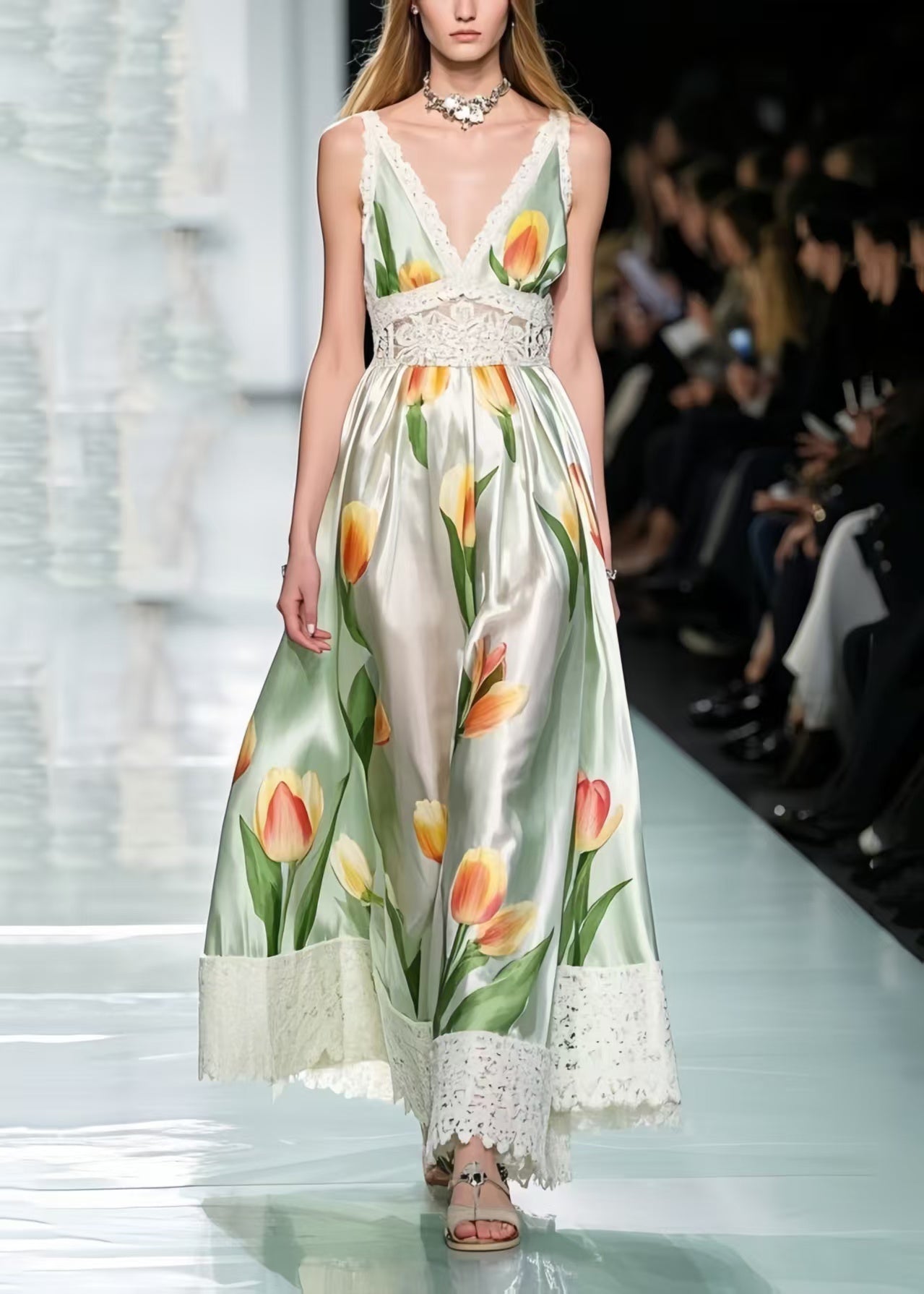 Well Tailored Dress with a Graceful Silhouette