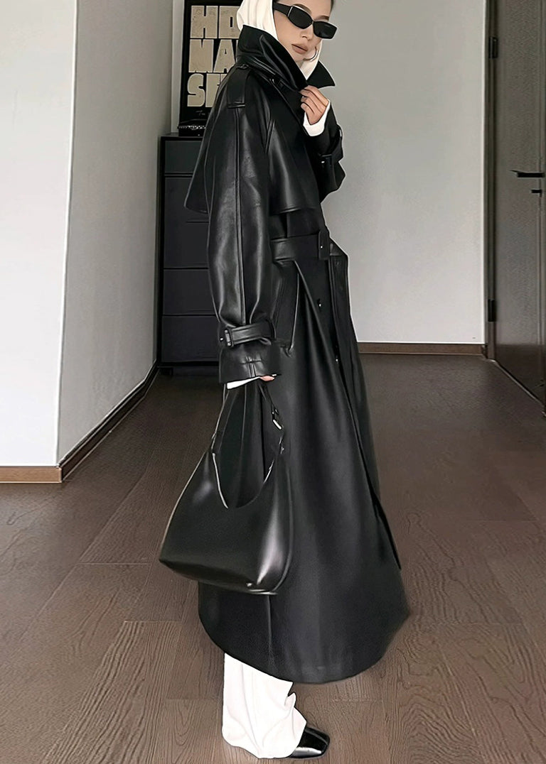 Well Tailored Coat with a Graceful Silhouette