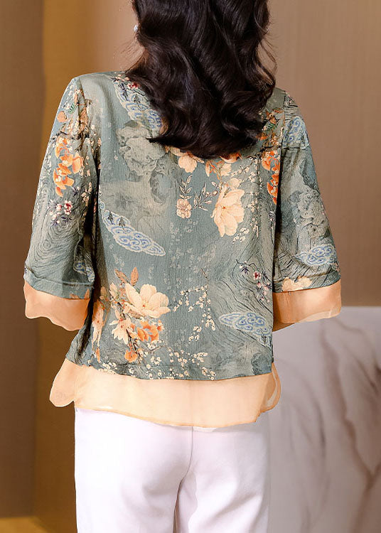 Classic Vintage Top with a Flattering Fit