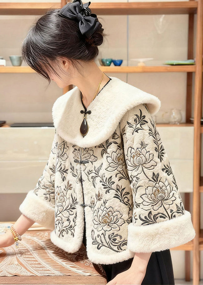 Well Tailored Coat with a Graceful Silhouette