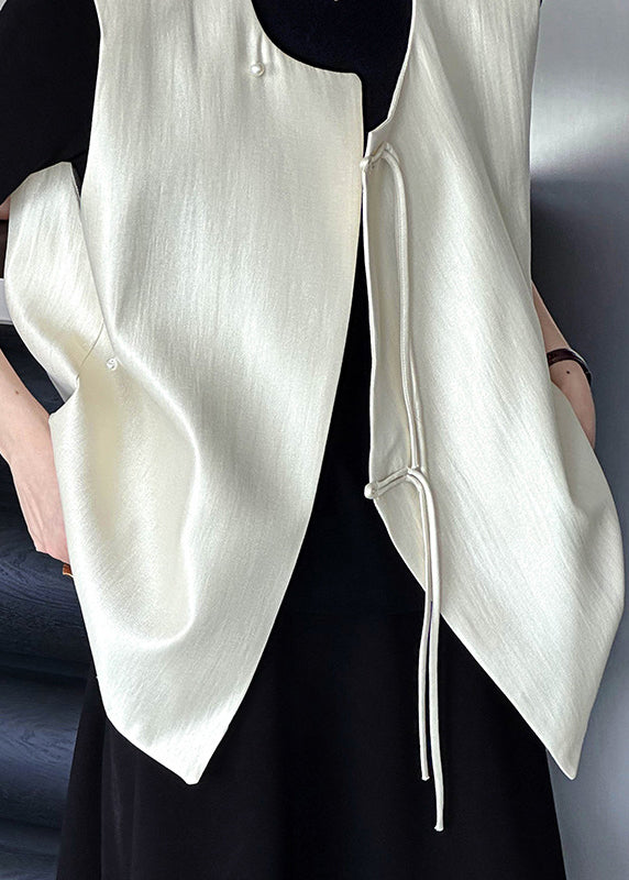 Well Tailored Coat with a Graceful Silhouette