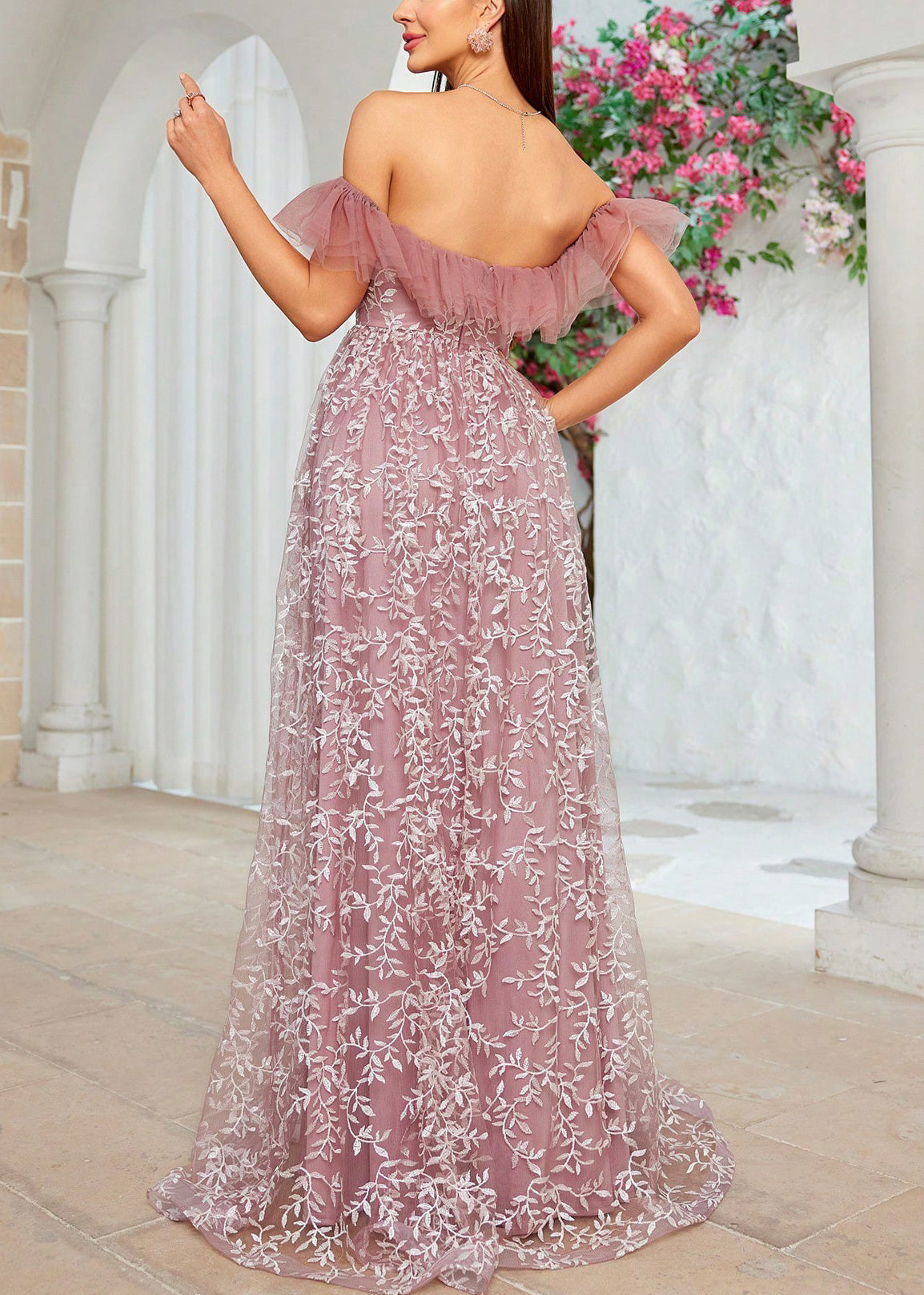 Beautifully Finished Dress in a Timeless Design