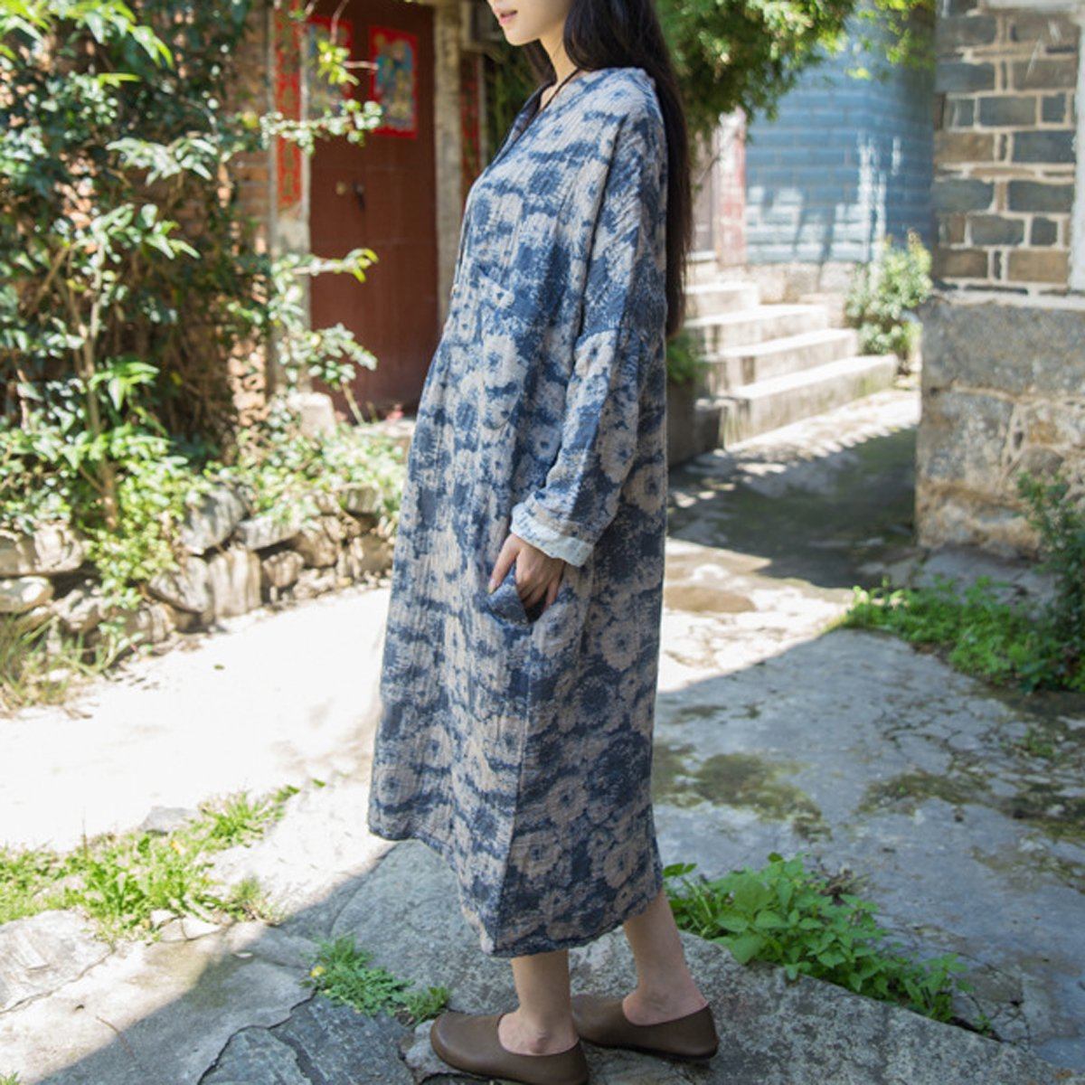Beautifully Finished Dress in a Timeless Design