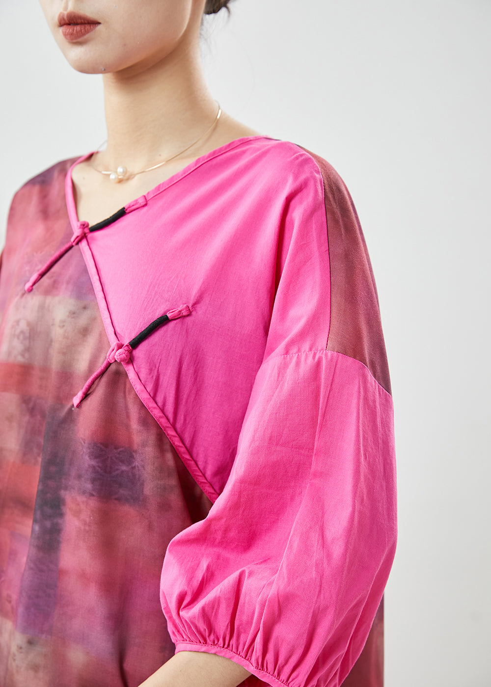 Well Tailored Blouse with a Graceful Silhouette