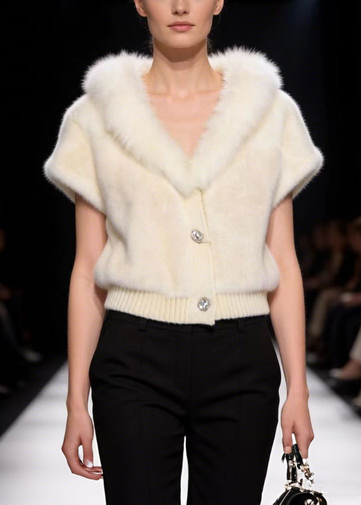 Well Tailored Coat with a Graceful Silhouette
