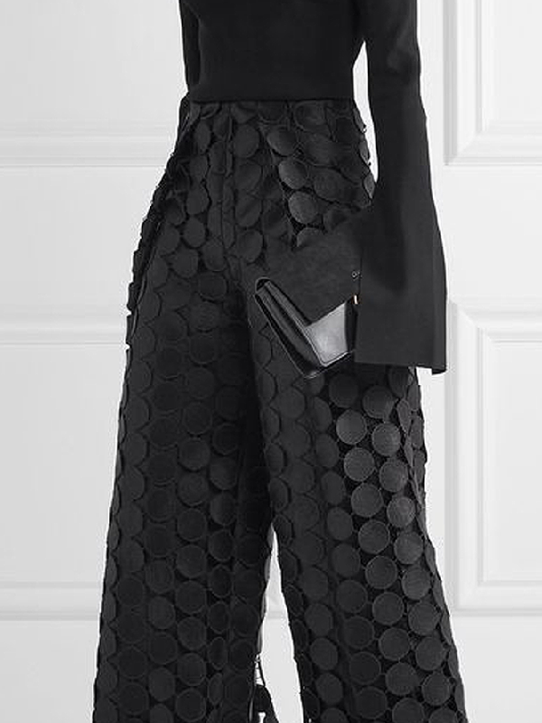 Polished Trousers with an Effortless Classic Look