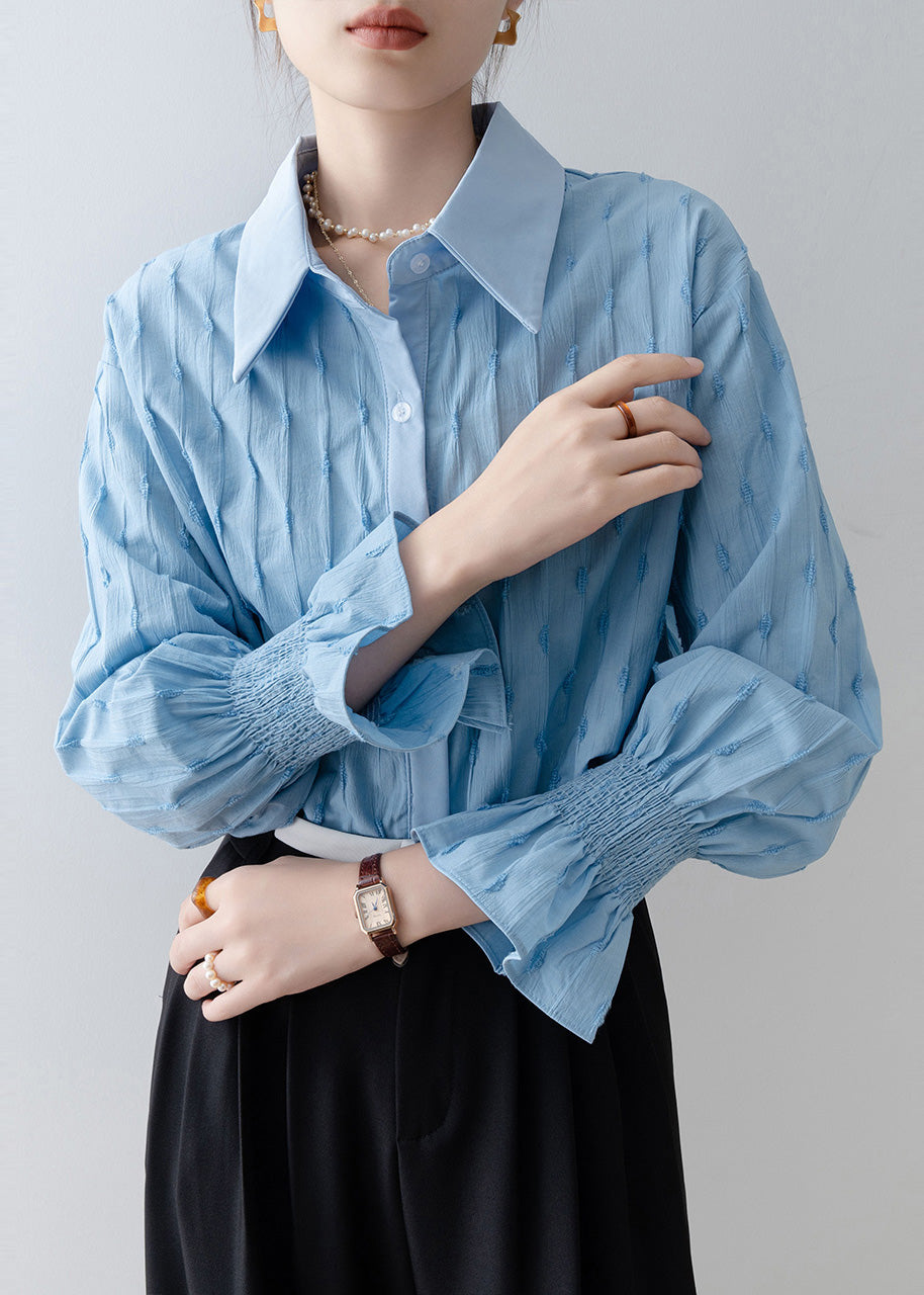 Classic Vintage Shirt with a Flattering Fit