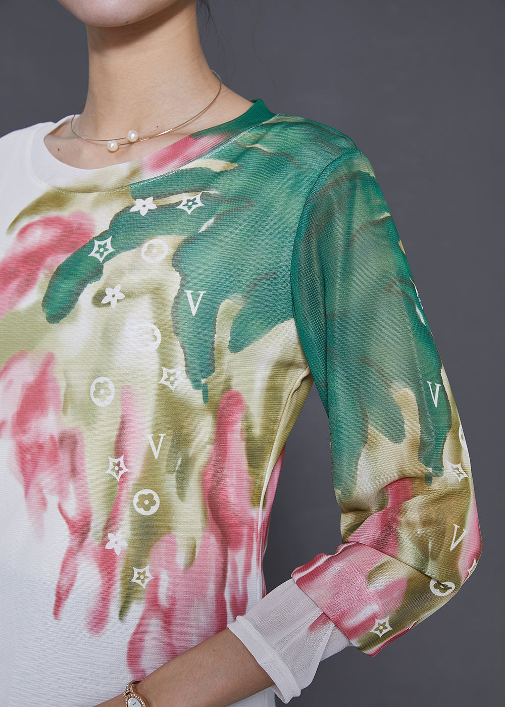 Effortlessly Elegant Blouse with a Timeless Design