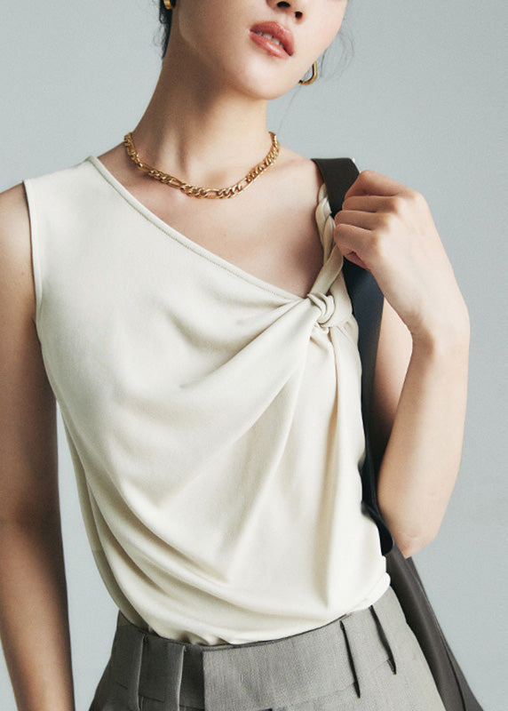 Well Tailored Top with a Graceful Silhouette