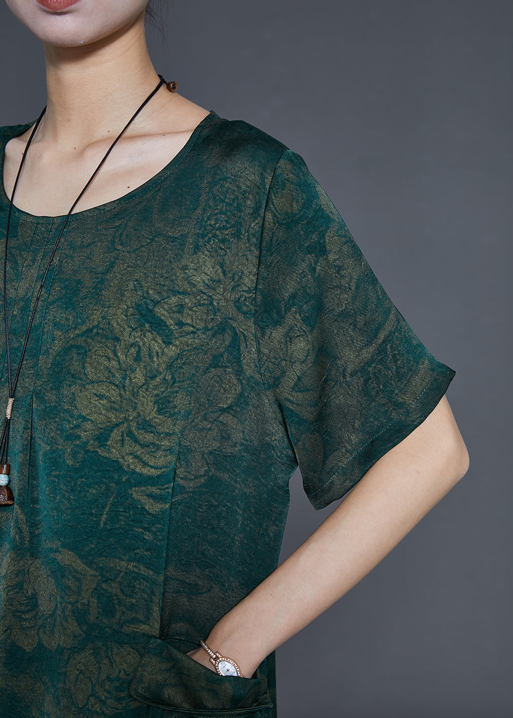 Well Tailored Dress with a Graceful Silhouette