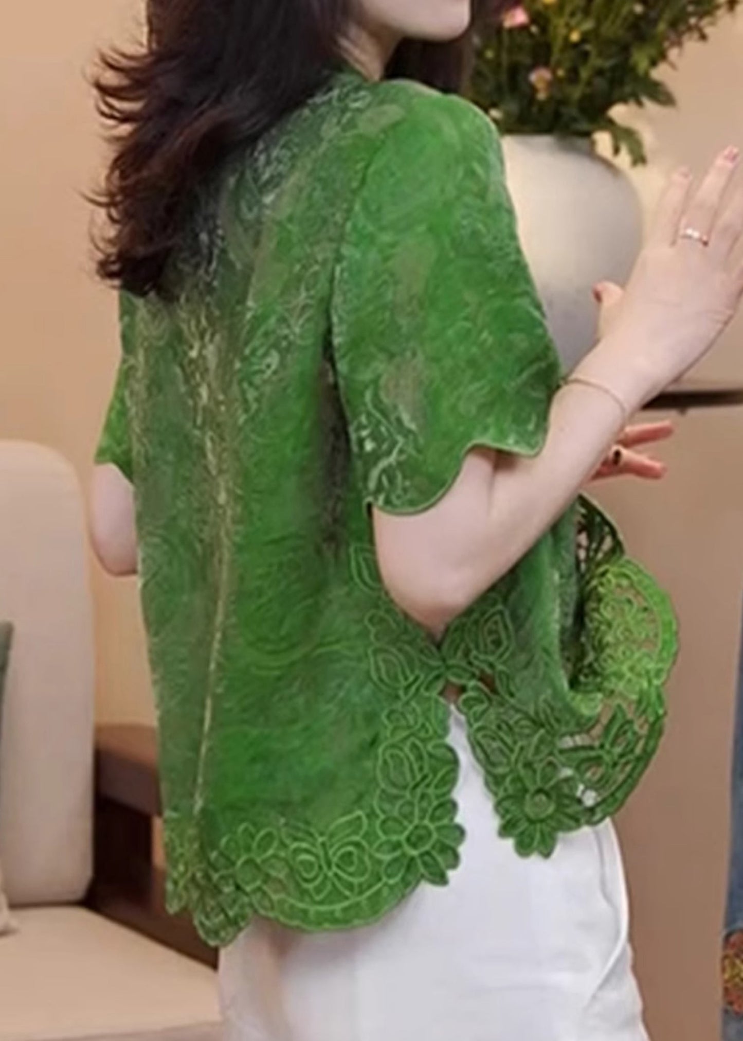 Classic Vintage Blouse with a Flattering Fit