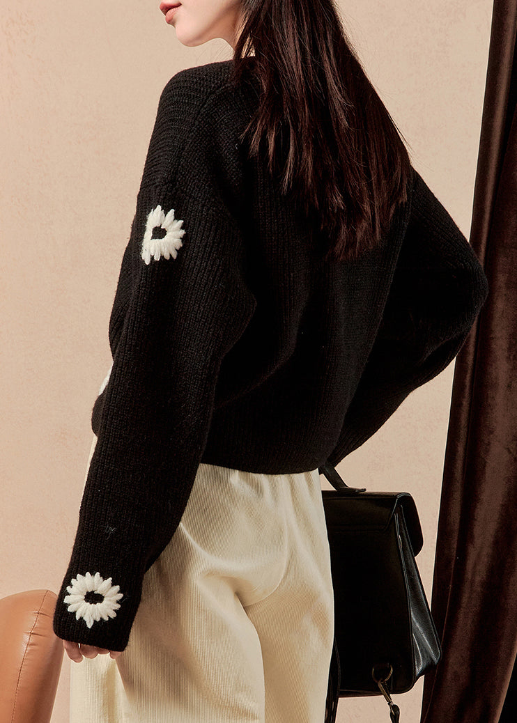 Effortlessly Elegant Sweater with a Timeless Design