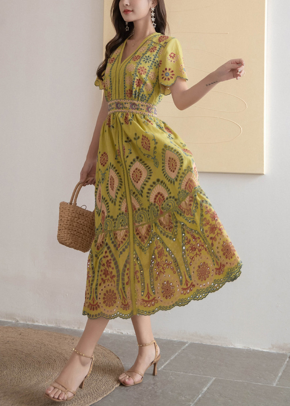 Classic Vintage Dress with a Flattering Fit