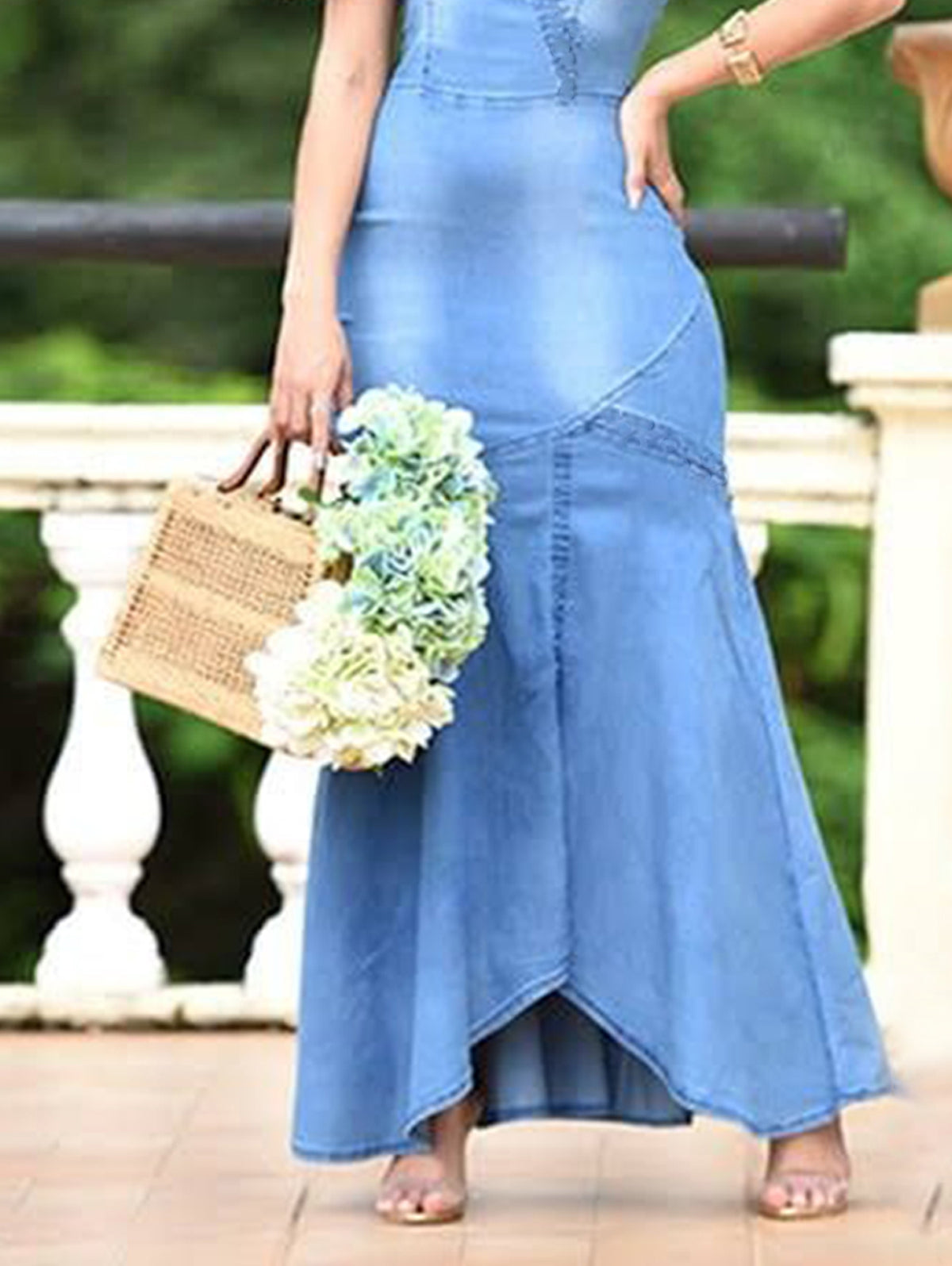Effortlessly Elegant Dress with a Timeless Design
