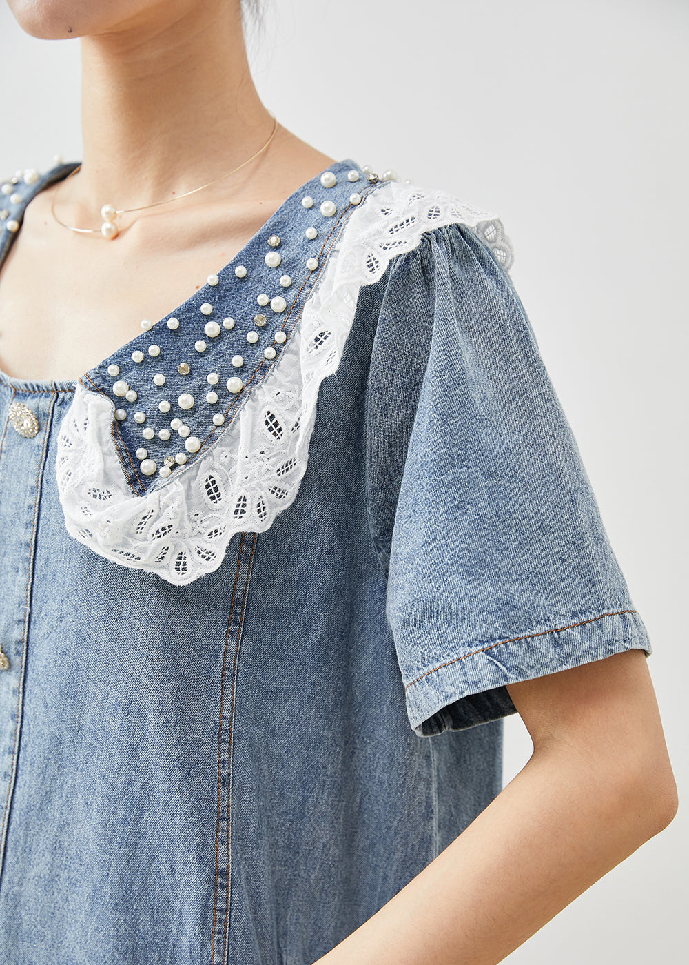 Beautifully Finished Dress in a Timeless Design