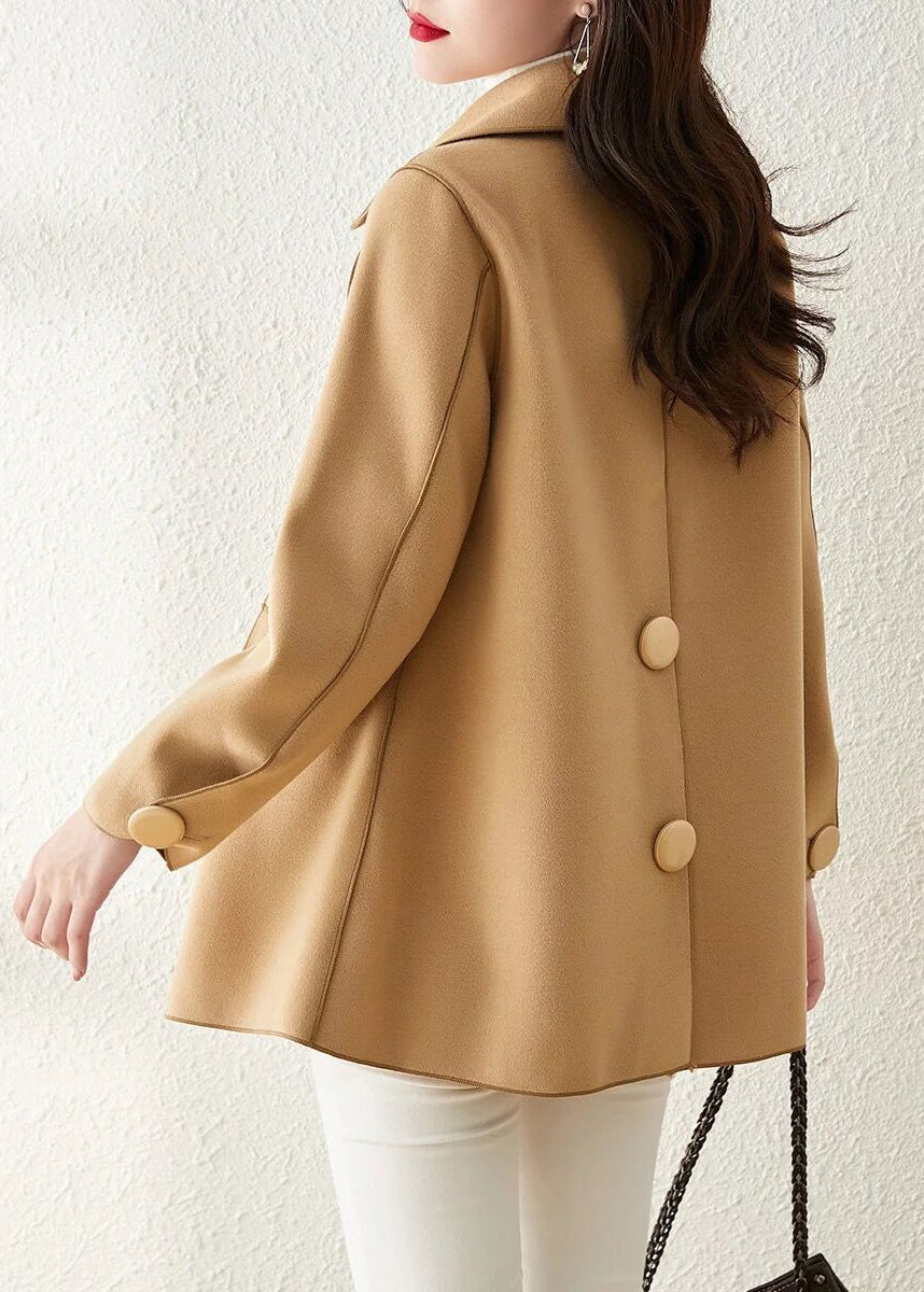 Well Tailored Coat with a Graceful Silhouette