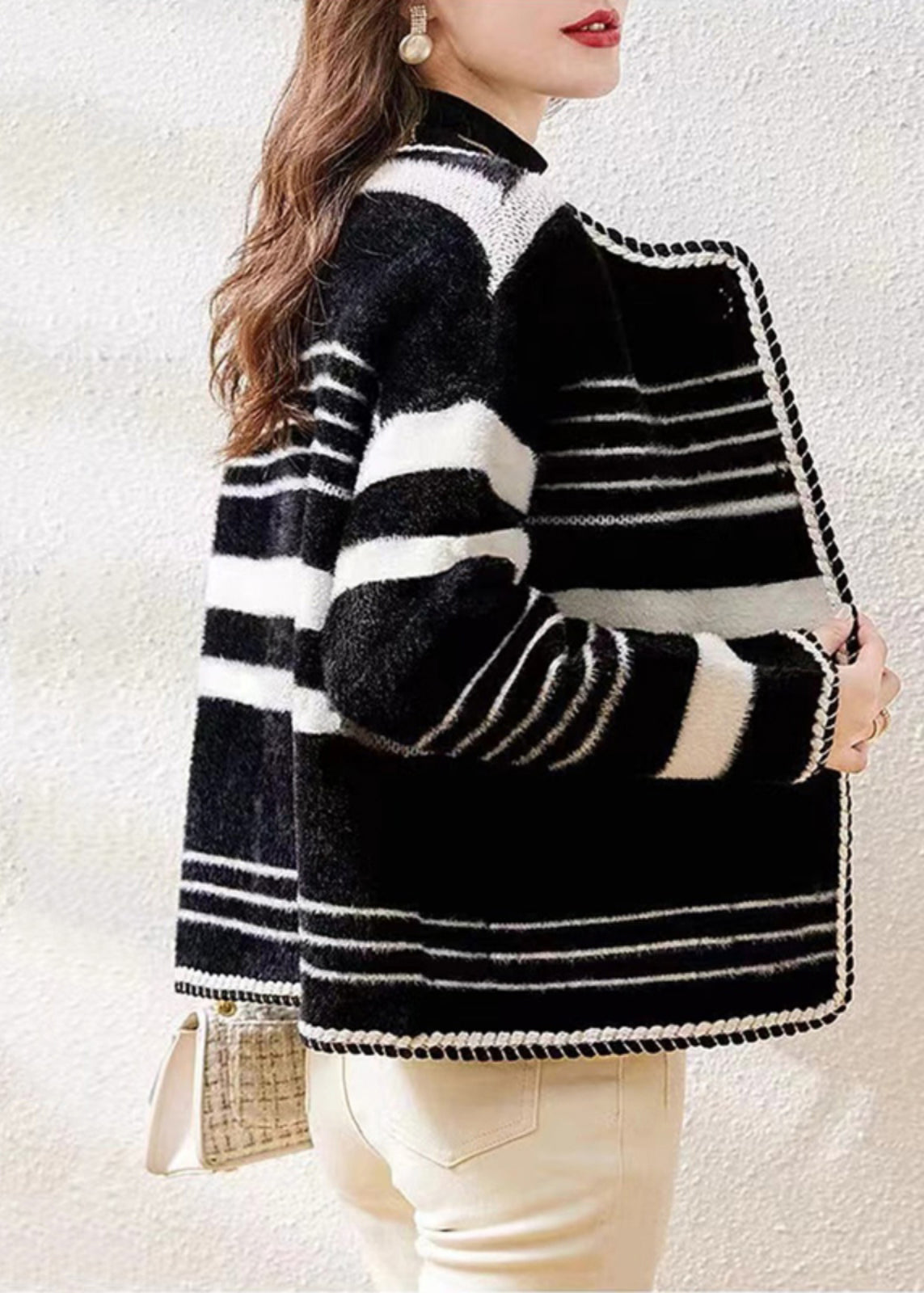 Well Tailored Coat with a Graceful Silhouette