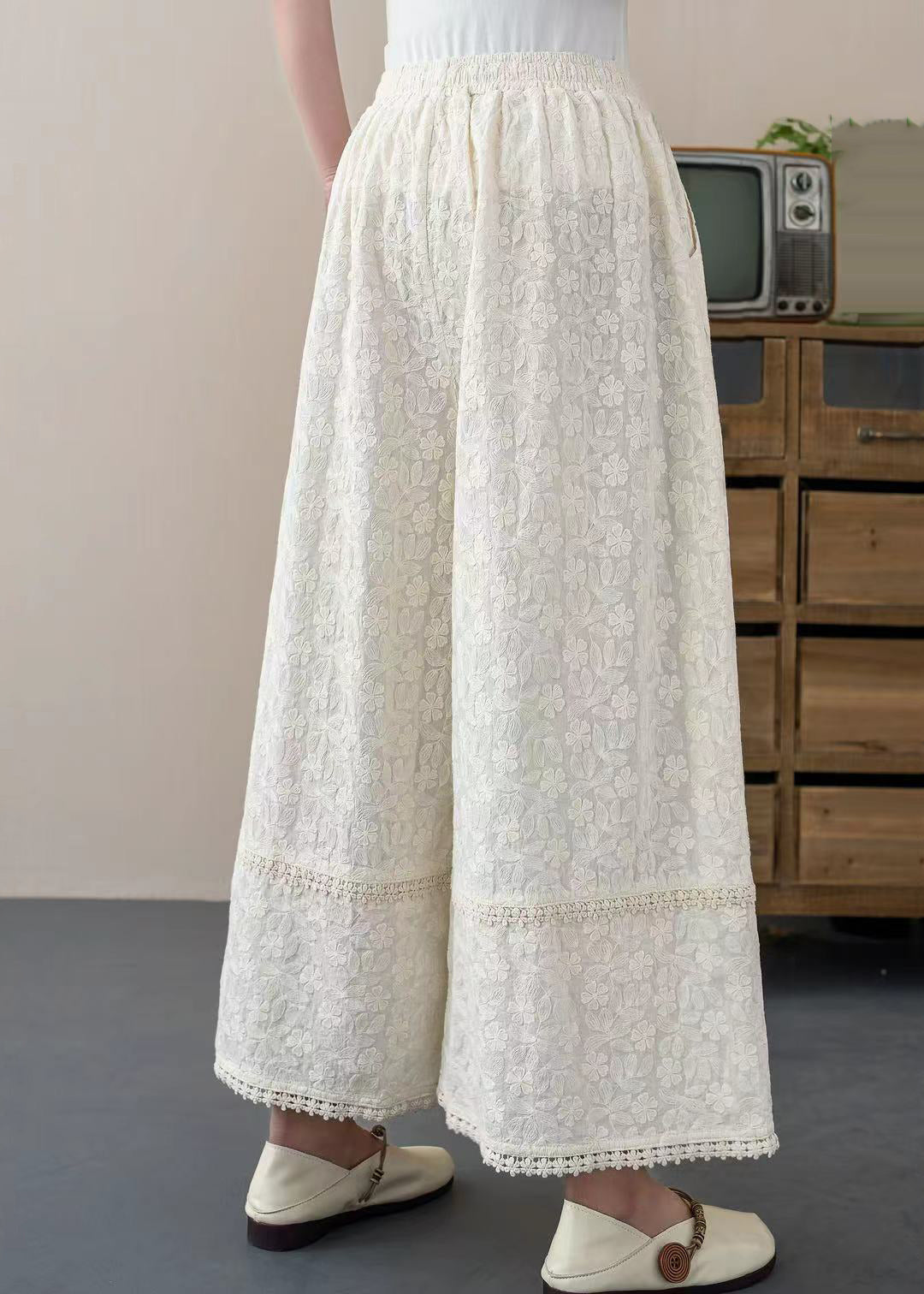 Classic Vintage Trousers with a Flattering Fit
