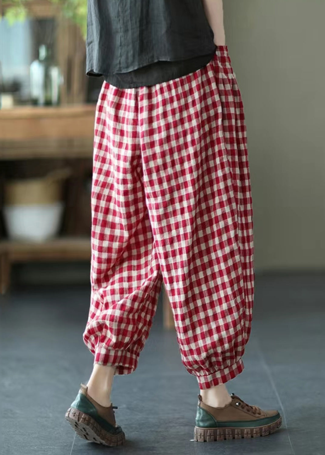 Well Tailored Pants with a Graceful Silhouette