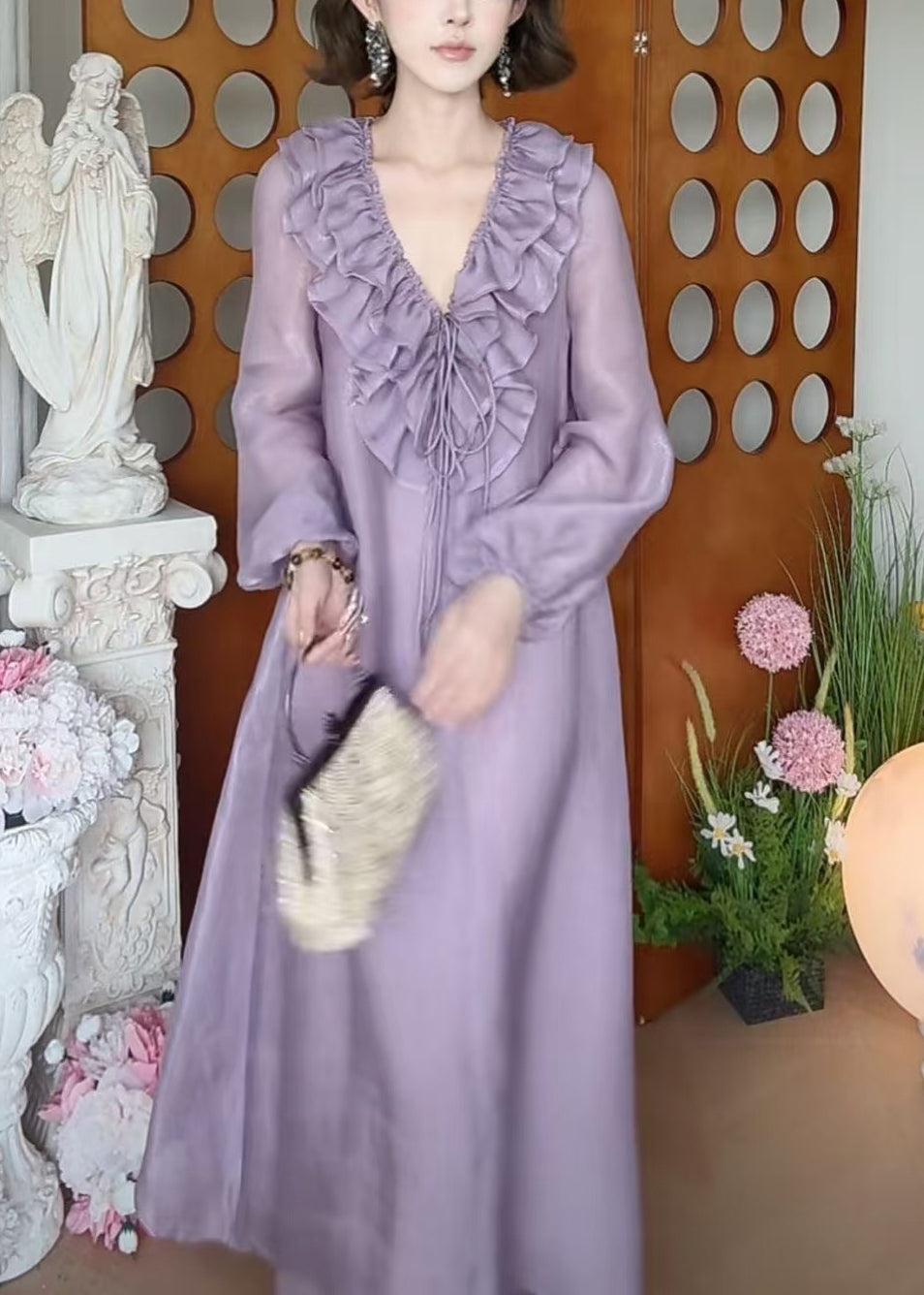 Beautifully Finished Dress in a Timeless Design