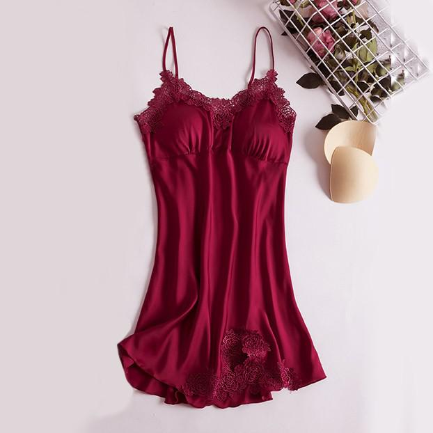 Finely Styled Garment with a Classic Vintage Look