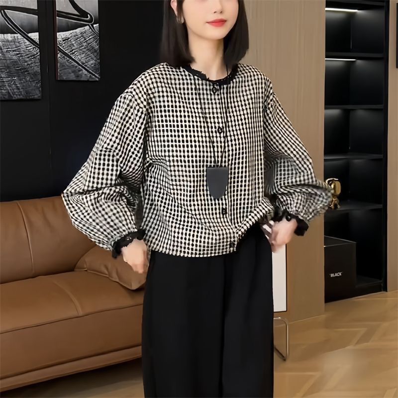 Beautifully Finished Blouse in a Timeless Design