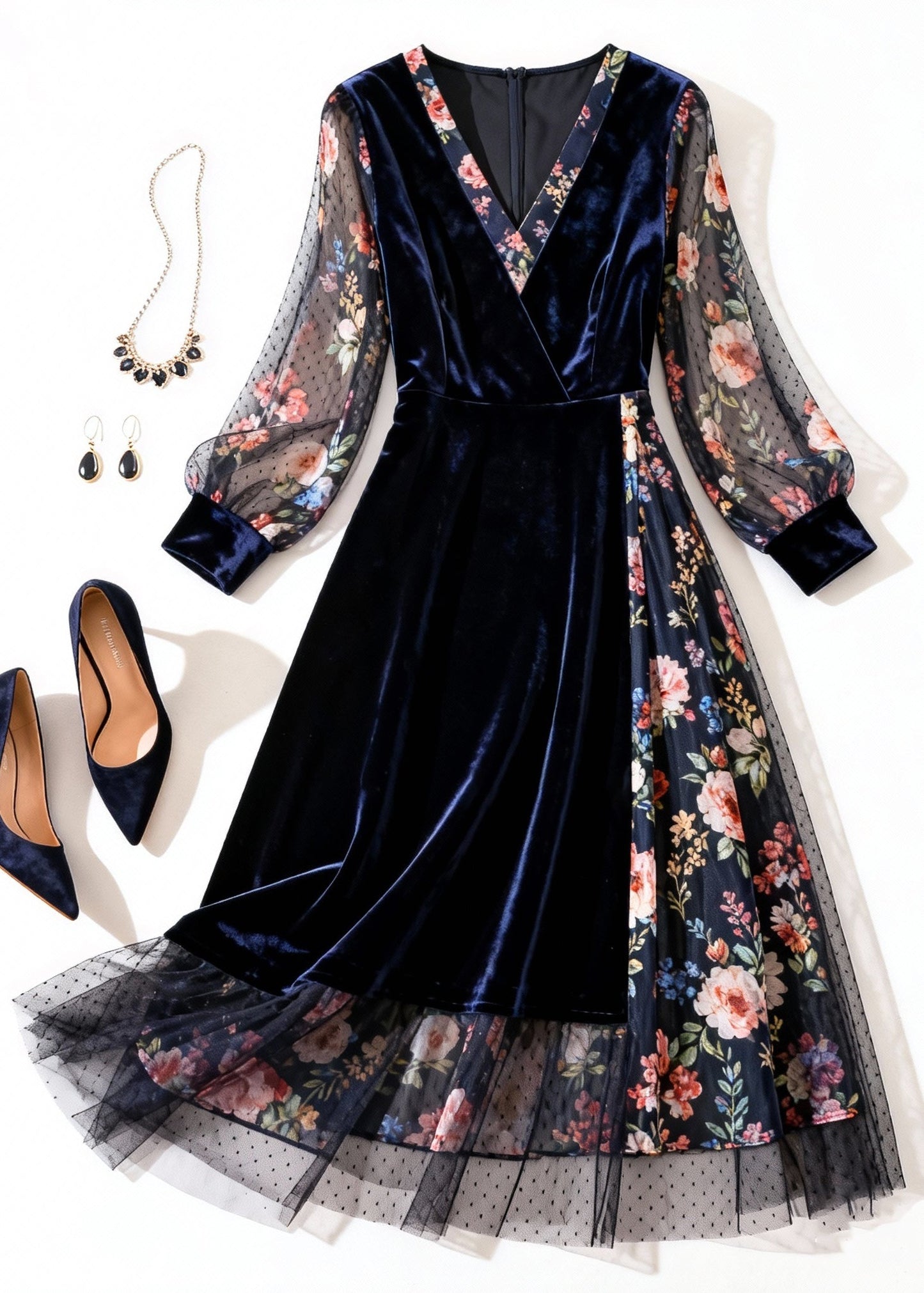 Beautifully Finished Dress in a Timeless Design