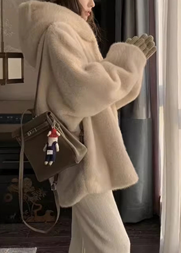 Well Tailored Coat with a Graceful Silhouette