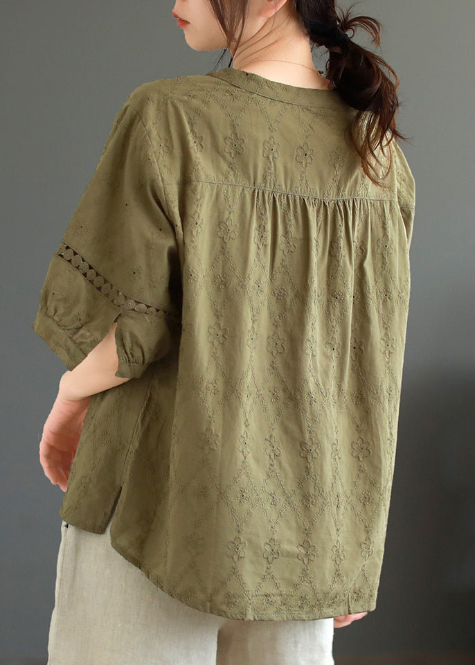 Classic Vintage Shirt with a Flattering Fit