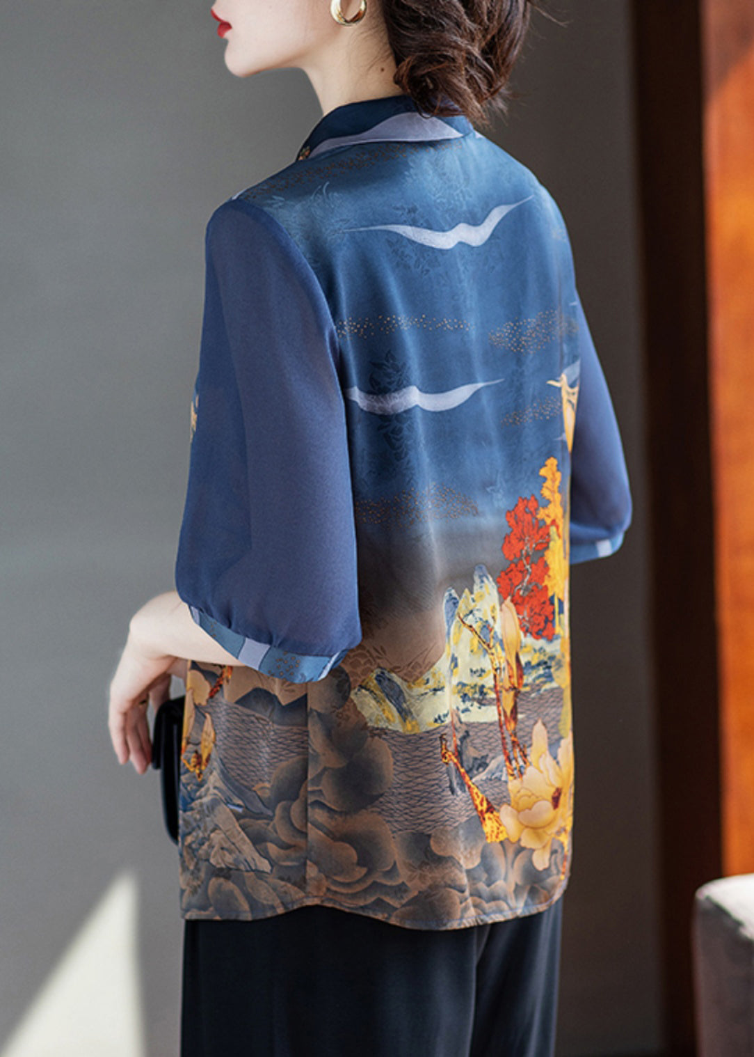 Well Tailored Shirt with a Graceful Silhouette