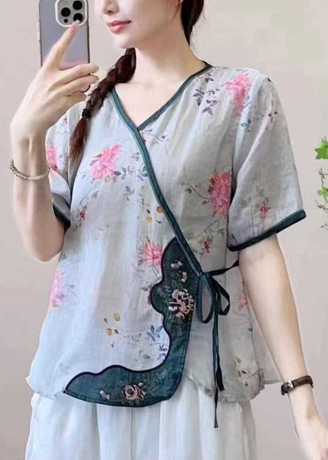 Effortlessly Elegant Top with a Timeless Design