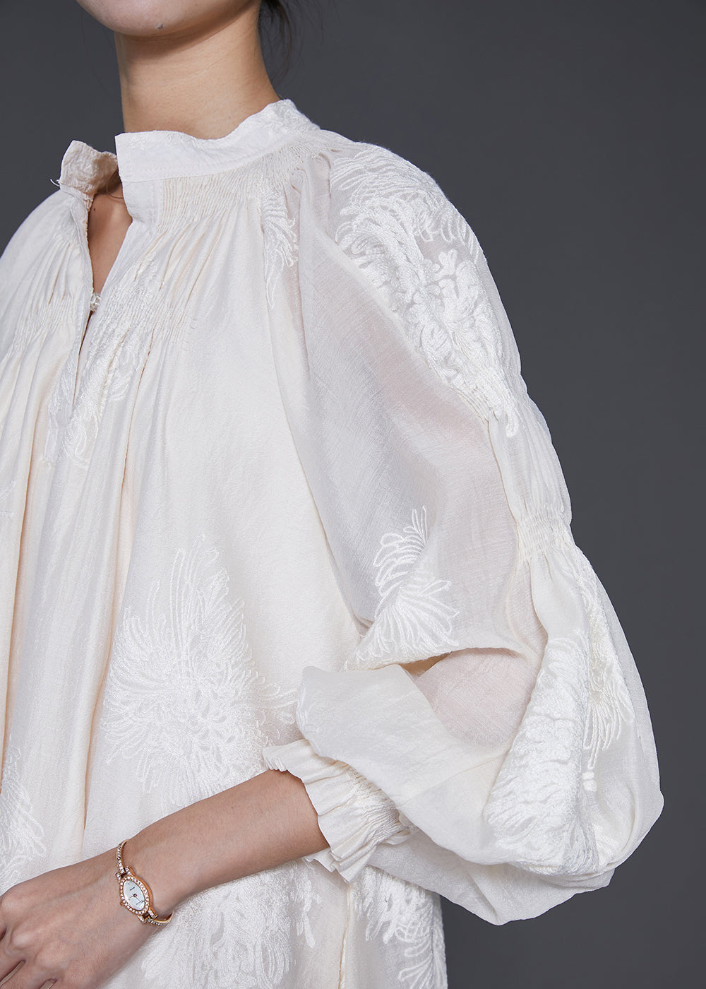 Well Tailored Dress with a Graceful Silhouette