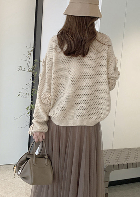 Well Tailored Sweater with a Graceful Silhouette