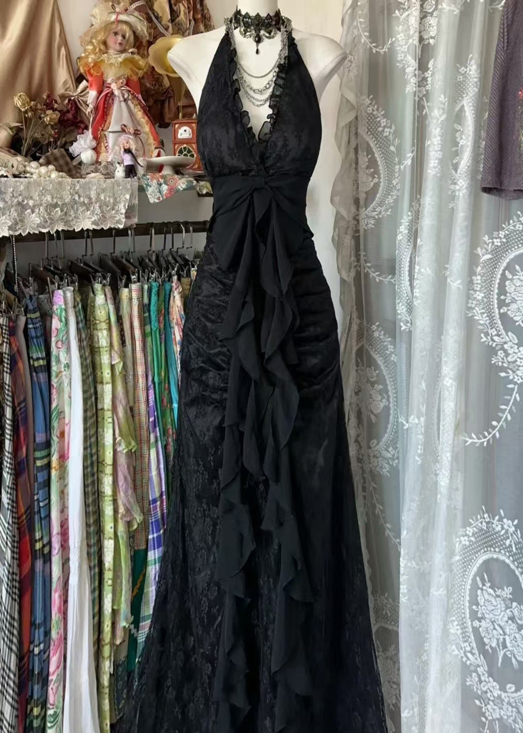 Beautifully Finished Dress in a Timeless Design