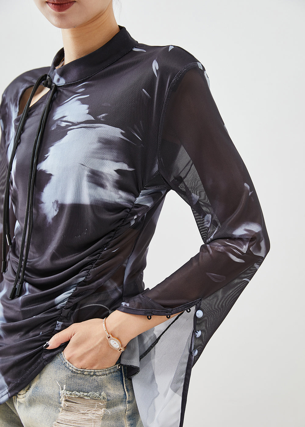 Effortlessly Elegant Blouse with a Timeless Design