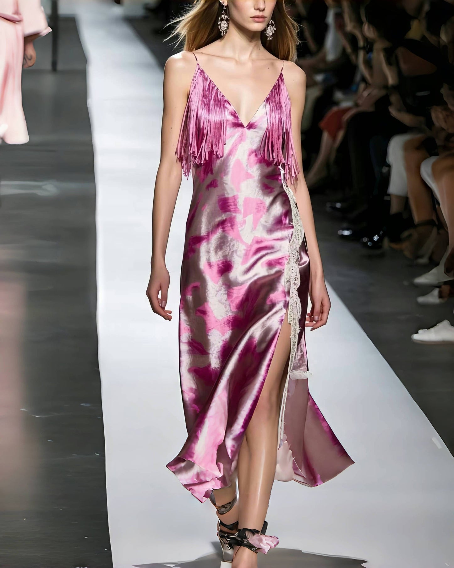 Beautifully Finished Dress in a Timeless Design