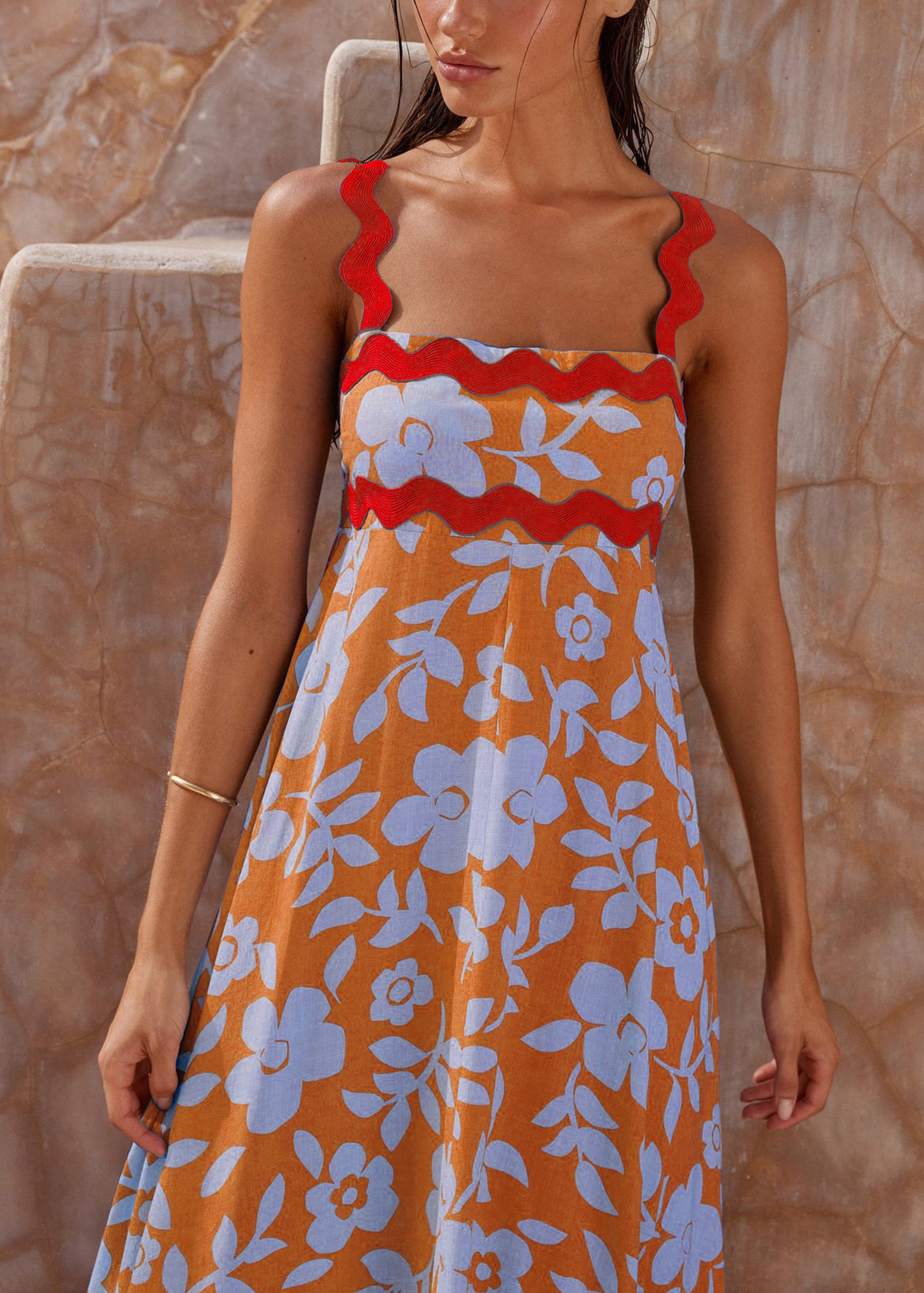 Well Tailored Dress with a Graceful Silhouette