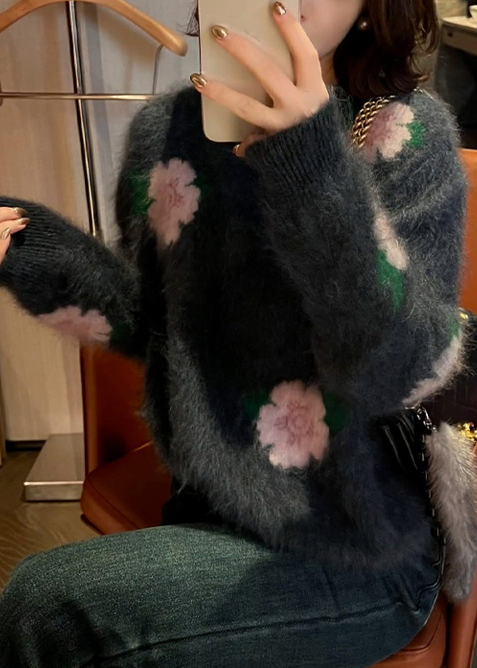 Effortlessly Elegant Sweater with a Timeless Design