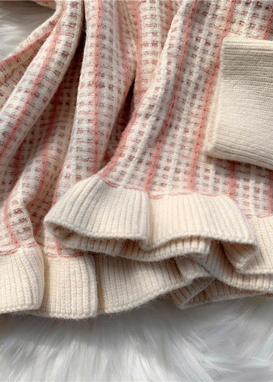 Classic Vintage Sweater with a Flattering Fit