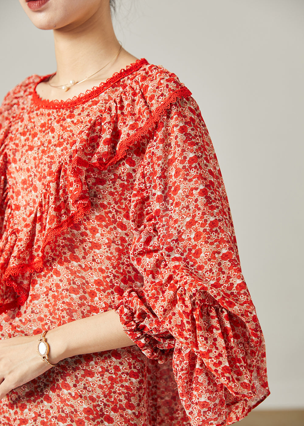 Effortlessly Elegant Blouse with a Timeless Design