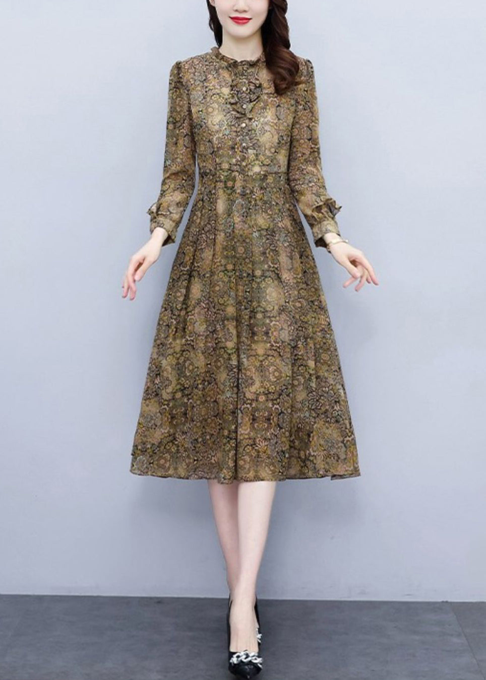 Beautifully Finished Dress in a Timeless Design