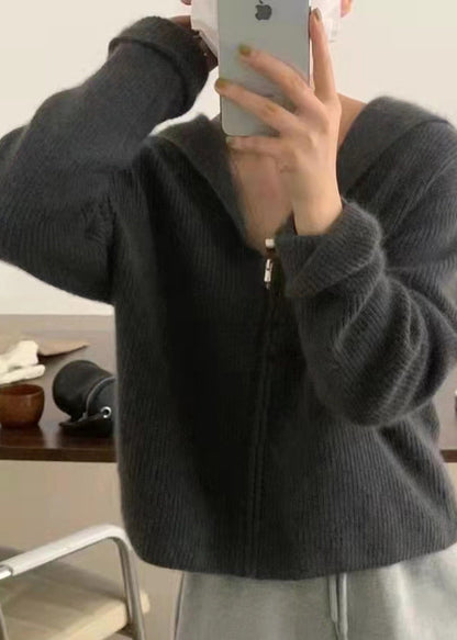 Effortlessly Elegant Sweater with a Timeless Design