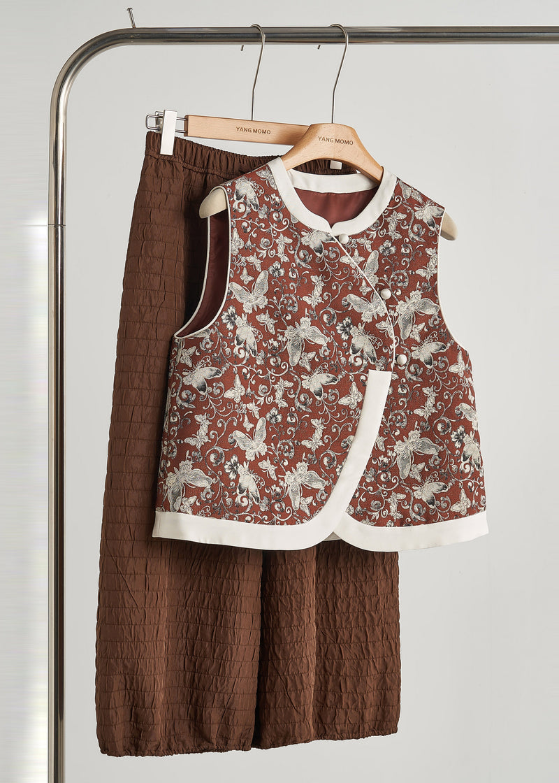 Sophisticated Garment with a Clean Classic Look