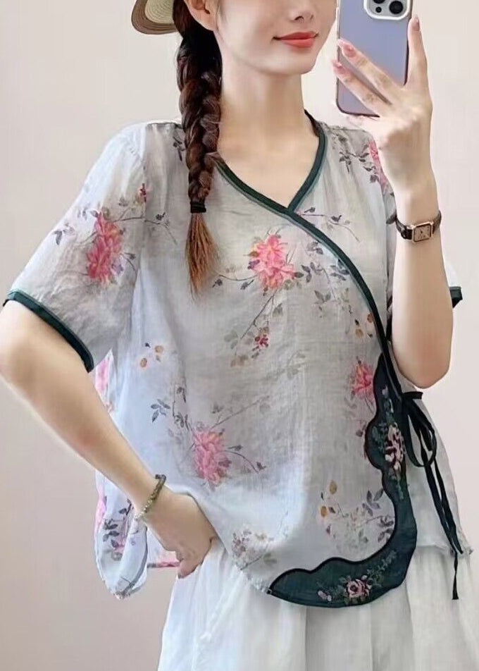 Effortlessly Elegant Top with a Timeless Design