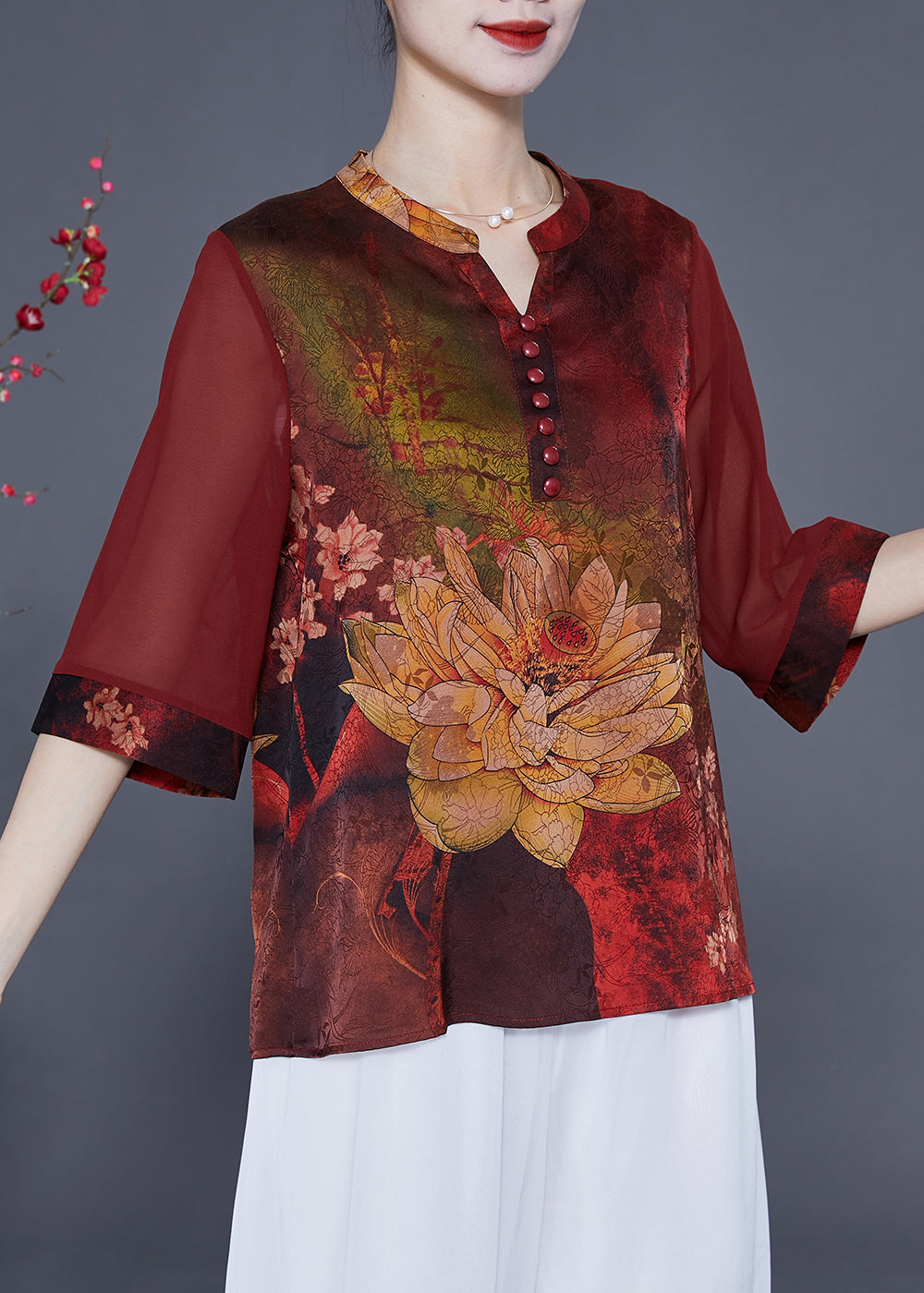 Effortlessly Elegant Blouse with a Timeless Design