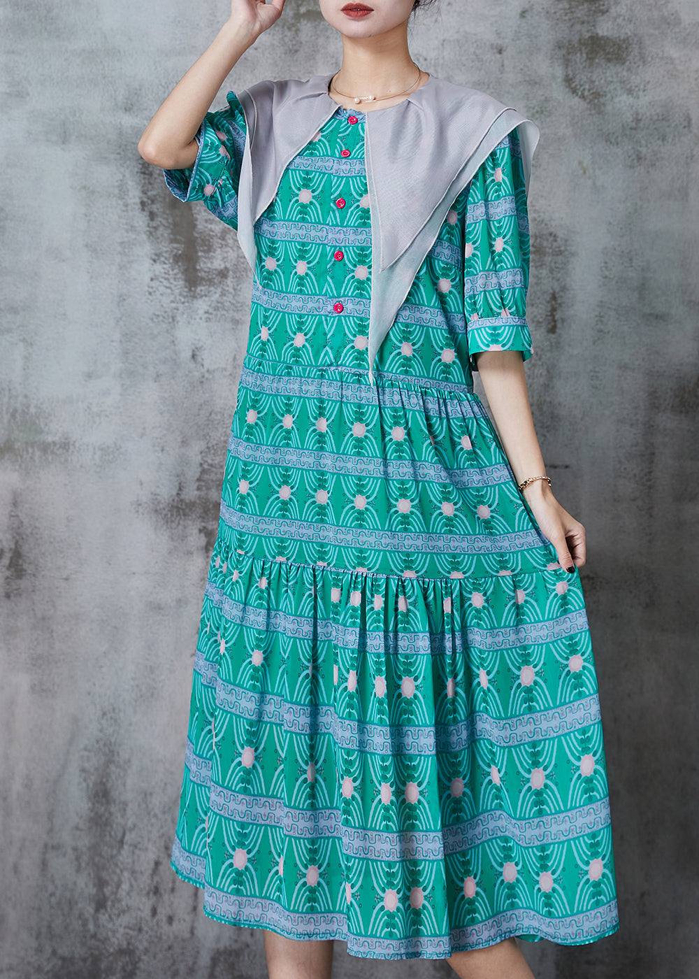 Effortlessly Elegant Dress with a Timeless Design