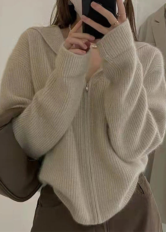 Effortlessly Elegant Sweater with a Timeless Design