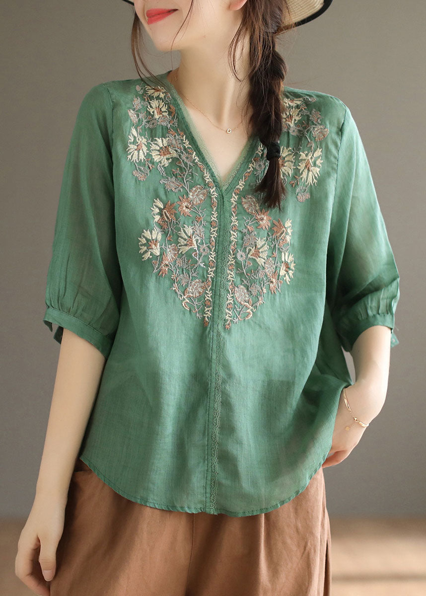 Classic Vintage Blouse with a Flattering Fit